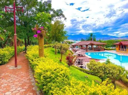 Refresca tu día: Entradas gratis al parque acuático Aguamania - Imagen 4
